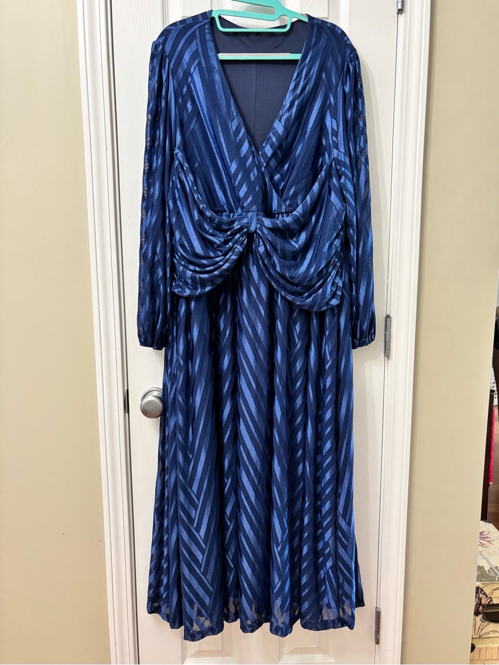 NEW Plus Size Women’s 5X Navy Blue V-Neck Long Sleeve Jacquard Mesh Midi Dress - Picture 2 of 7